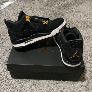 Nike Air Jordan 4 - Women’s Size 7/Boys Size 5.5